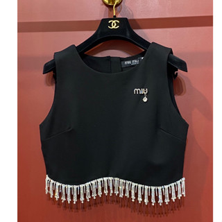 MIU MIU CRYSTAL CROP TOP เสื้อครอป ผ้าสวยมาก ทรงเปะ แต่งอะไหล่คริสตัลเพชร มิวมิว