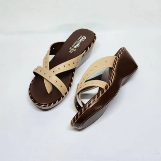 รองเท้าสวมซ่อนคีบสบายเท้า งานเย็บแท้ ทนมาก by here_shoe_shop