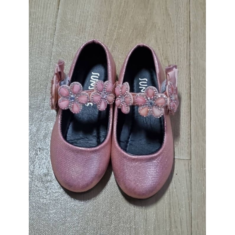 รองเท้าเด็ก คัชชูเด็ก คาดดอกไม้สีชมพู