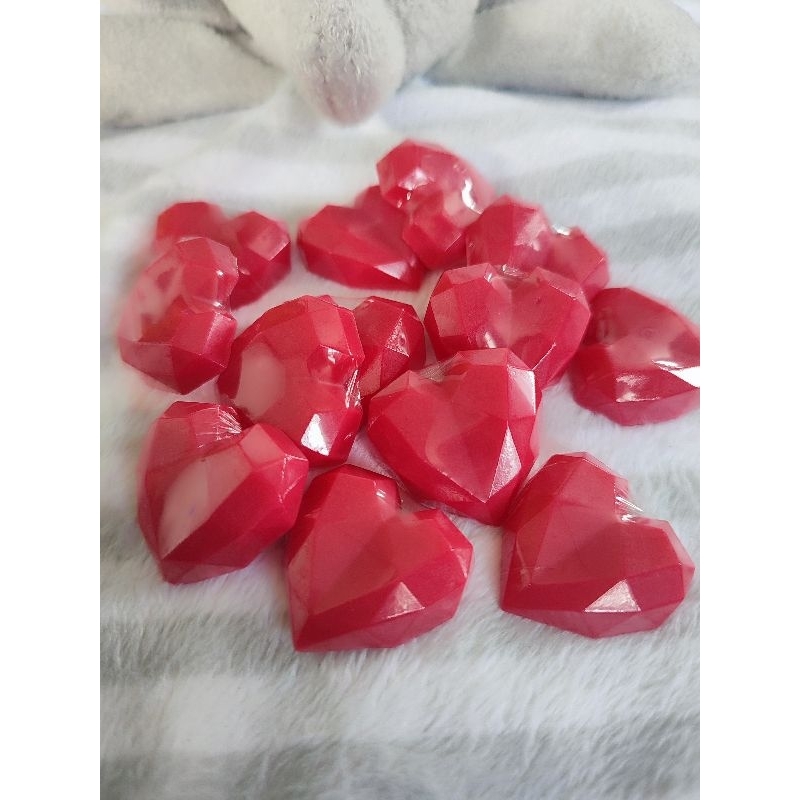 สบู่จิ๋วหัวใจแดงขุ่นก้อนละ1บาท(ขั้นต่ำ100ชิ้นแถม2ชิ้น)