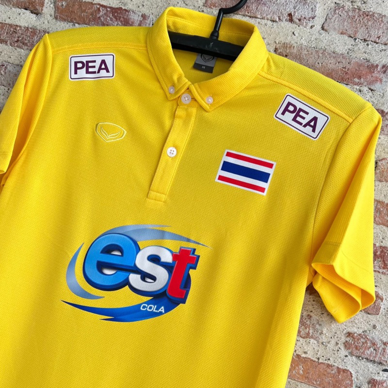 Grand Sport เสื้อโปโลแขนสั้น เสื้อโปโลทีมชาติ เสื้อโปโลวอลเลย์บอลทีมชาติ 12-261 ราคา ถูกที่สุด ดีลบีเคเค แกลเลอรีภาพที่ 7