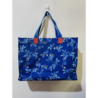 กระเป๋าทรงเหลี่ยม Cath Kidson  ลาย Greenwich Flower สีน้ำเงิน