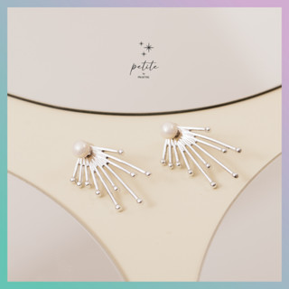 [petite by PRAKYRE] Radiance Pearl Earring - ต่างหูเกาหลีสไตล์มินิมอลประดับตกแต่งด้วยมุกสีครีม