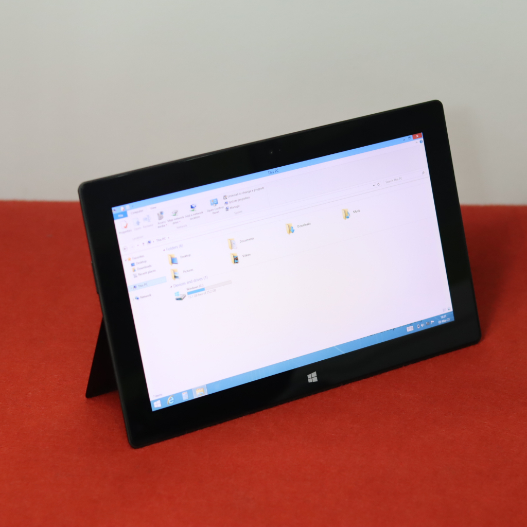 Microsoft Surface 1516 -Ram 2GB -HDD SSD 32GB -Wi-Fi -10.6 inch,Black แท็บเล็ต (tablet)