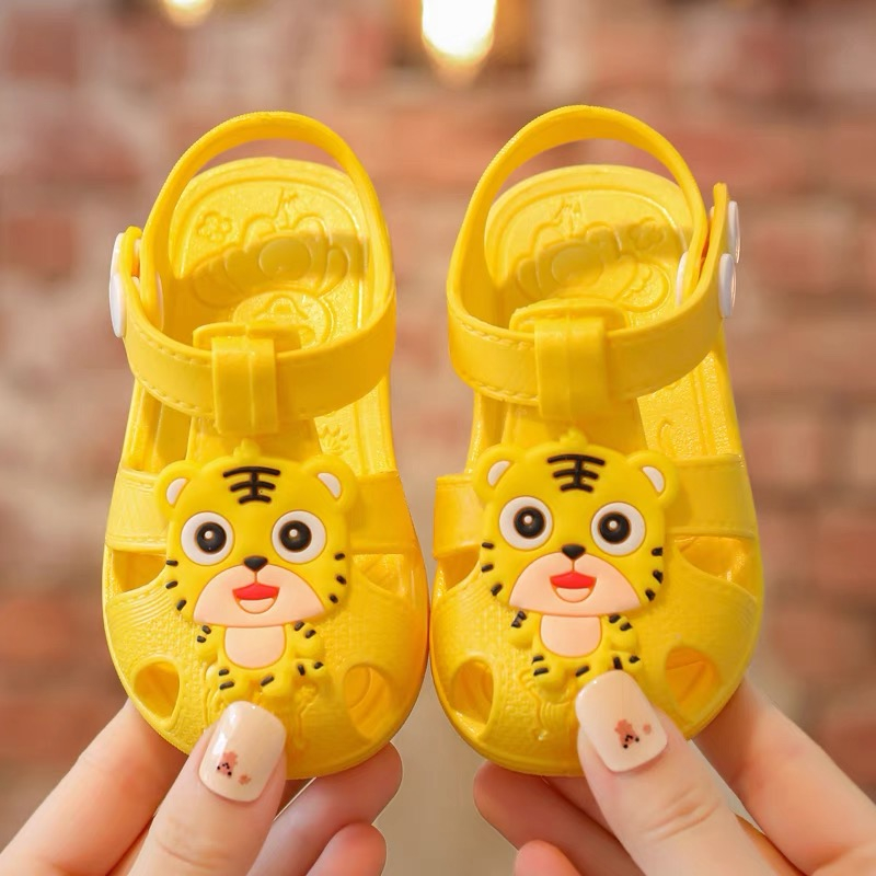 NT03 รองเท้ารัดส้น รองเท้ารัดส้นลายน้องเสือ สินค้าพร้อมส่ง