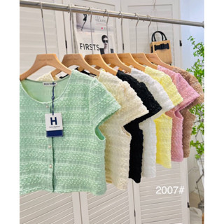 Hello Shop:เสื้อคอกลมแขนเต่อผ้านูนลูกไม้