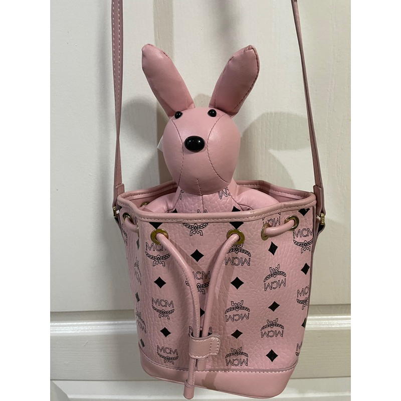 กระเป๋าหูรูด MCM Park Rabbit ลาย Visetos