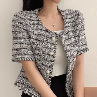 5543# ❤️❤️ เสื้อทวิตแขนสั้นกระดุมผ่าหน้าแต่ง detail กระเป๋าคู่ด้านหน้า พร้อมขอบเปียรอบตัว สวยมากรุ่นนี้ ผ้านิ่มใส่สบาย