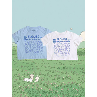 เสื้อครอปลายดอกไม้สีฟ้า Blue Forest