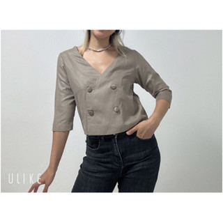 ส่งต่อ (used) เสื้อครอปดีไซน์กระดุมเบลซเซอร์ สีน้ำตาลเทา