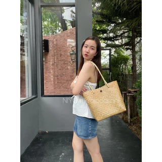 กระเป๋ากระจูดทรง shopping ขนาด 10*10นิ้วสายยาว