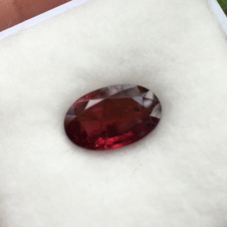 TOURMALINE  ทัวร์มาลีนแท้ สีม่วงแดงอมชมพูสวย 4 กะรัต สีสวยไฟดีค่ะ ไซส์ใหญ่ทรงสวย