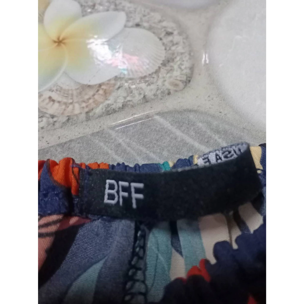 เสื้อหญิงแขนสั้นแขนพองปลายแขนจั้มลายดอกคอป้าย BFF thumbnail 4