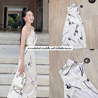 Maxi dress เนื้อผ้าพิมพ์ลายดอกไม้