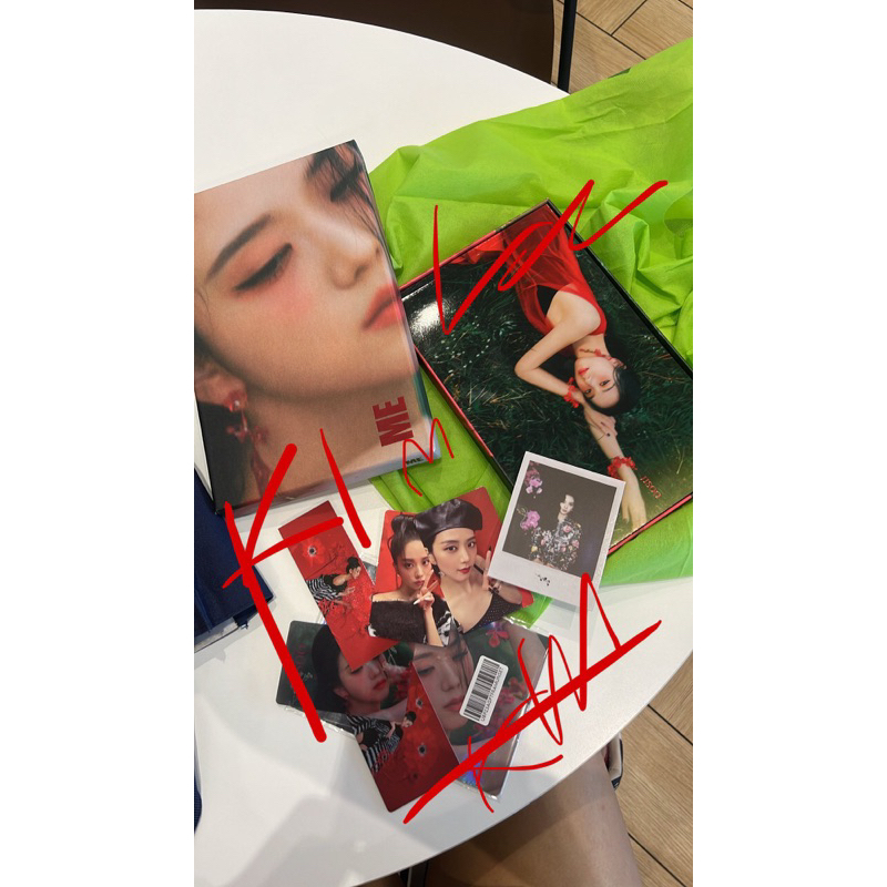 JISOO - ME ALBUM SOLO