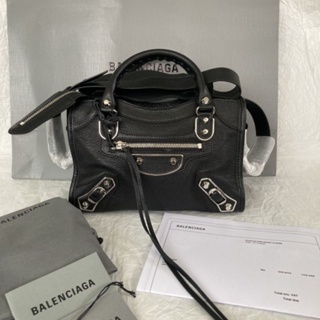 กระเป๋าBalenciagaแท้​100​%ส่งฟรีมีของแถม