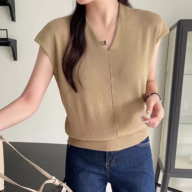 Lady_Sakura 88168/BO#เสื้อแฟชั่นคอเต่าเเขนกุด V หน้า#เนื้อผ้าใหมพรมจั๊มเอว(พร้อมส่งจากไทย)