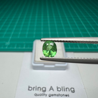 โกเมนสีเขียว (Tsavorite garnet) 0.59 ct (5.2x4.3x3.1)มม  สีเขียวสด สวยมากก ไฟเต็ม