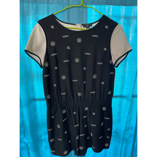 Jumpsuit ขาสั้นสีดำ-ขาว พิมพ์ลาย แฟชั่น size L  อก 38 เอวฟรี สะโพก 38-44 ยาว 34