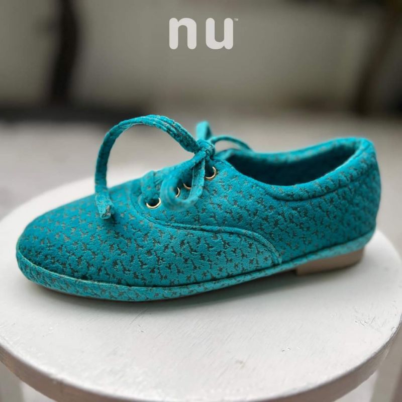 nu รองเท้าผ้าใบกันน้ำ