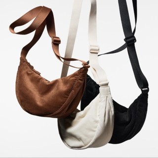 มาใหม่ สดๆ ร้อนๆ !!!! กระเป๋าผ้าฝ้ายลูกฟูก ทรงเกี๊ยว ROUND MINI SHOULDER BAG จาก UNIQLO