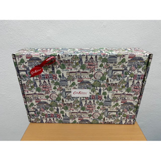 กล่องของขวัญ Cath Kidston ขนาด 43.5x30,5x10.5 ส่งต่อ