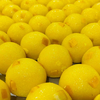 [ ขายดีมาก อร่อยมากๆ ] ขนมลาดูมะม่วงนมสด ถวายพระพิฆเนศ องค์เทพเทวา แถมฟรี!! เทียน กำยาน (กล่อง 3 ชิ้น ขึ้นไป)