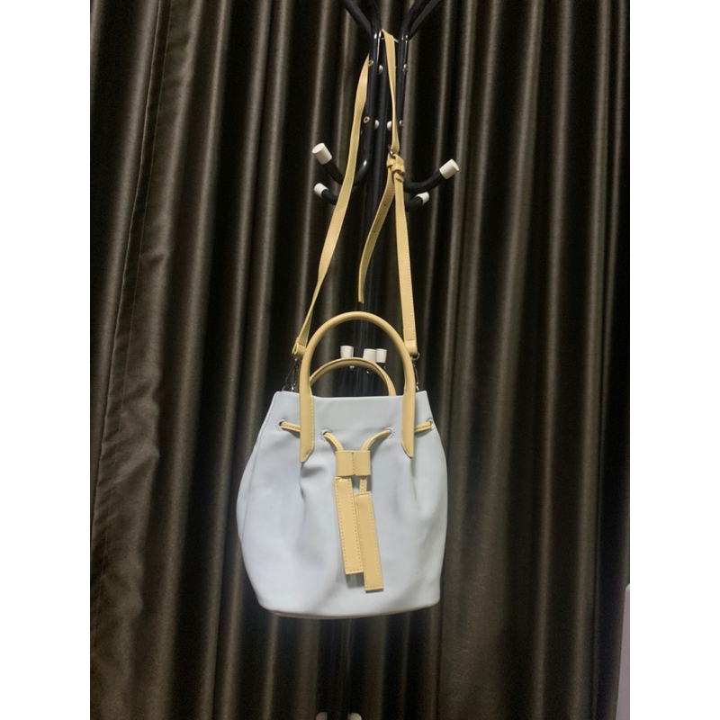 กระเป๋าสะพายมือสอง ยี่ห้อ Just in case