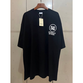 VETEMENTS MENS 5G NETWORK LOGO OVERSIZED T-SHIRT เสื้อยืด คอกลม แขนสั้น แบรนด์เวตมองต์ส