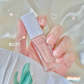 ยาทาเล็บ Madar Gel Effect Nail Polish สี BO37 (สี Shimmer)