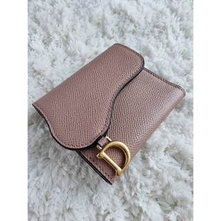 (ผ่อน0%) กระเป๋าสตางค์ New DIOR SADDLE LOTUS WALLET ใบสั้น 3 พับ หนังแท้