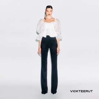 VICKTEERUT Re-Edition Voluminous Sleeve Peplum Blouse เสื้อแขนพอง ตกแต่งระบาย