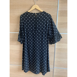 cotton dress polka dot พื้นดำ แขนระบาย น่ารัก ❌ตำหนิรอยเปื้อนจุดขาวๆคะ อก 44 ยาว 37 • Code : 289(4)