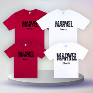 Disney 100 Years Of Wonder Men T-Shirt Marvel Logo Flock Print -เสื้อยืดครอบครัว ดิสนีย์ 100 ปี พิมพ์กำมะหยี่โลโก้ มาร์เวล ผู้ชายสินค้าลิขสิทธ์แท้100% characters studio