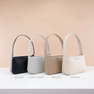 (ใส่โค้ด DBASMD ลด 150.-) Light Pouch Bag กระเป๋าสะพายทรงพอช