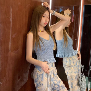 พร้อมส่ง เสื้อสายเดี่ยวคอทรงวีสีฟ้า ทรงเข้ารูป ทรงสั้น ดีเทลผ้ามีทอลายสวย และมีแต่งระบายปลายเสื้อ ผ้ายืด ผ้านิ่มยืดง่าย