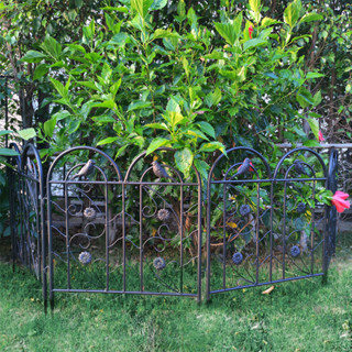 AESOME ตกแต่งรั้ว ลานสวน รั้วสวนหย่อม 5 ชิ้น สีดำ รั้วต้นไม้ รั้วตกแต่งสวน 5x Garden Fence border รั้วสวนเหล็ก พร้อมส่ง