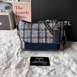 Like new ‼️ C h a n e l gabrielle small holo26 tweed สีnavy สภาพสวย หนังทรงสวย ขอบมุมไม่ถลอก ฐานสวยงาม ภายในสะอาด ม