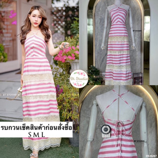 แม๊กซี้เดรสแต่งสายตรงกลางอกพาดไปไขว้ผูกโบว์ด้านหลัง งานลายสีขาวสลับชมพูตัดแซมระบายลูกไม้เป็นชั้น ๆ เนื้อผ้าดี