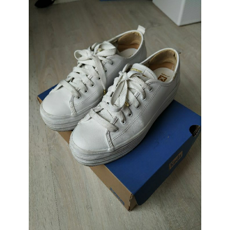 [มือสอง][มีตำหนิ] รองเท้า Keds WH61626 ไซซ์ 37.5 รองเท้าผ้าใบหนัง มีส้น รุ่น Triple Up Leather สีขาว