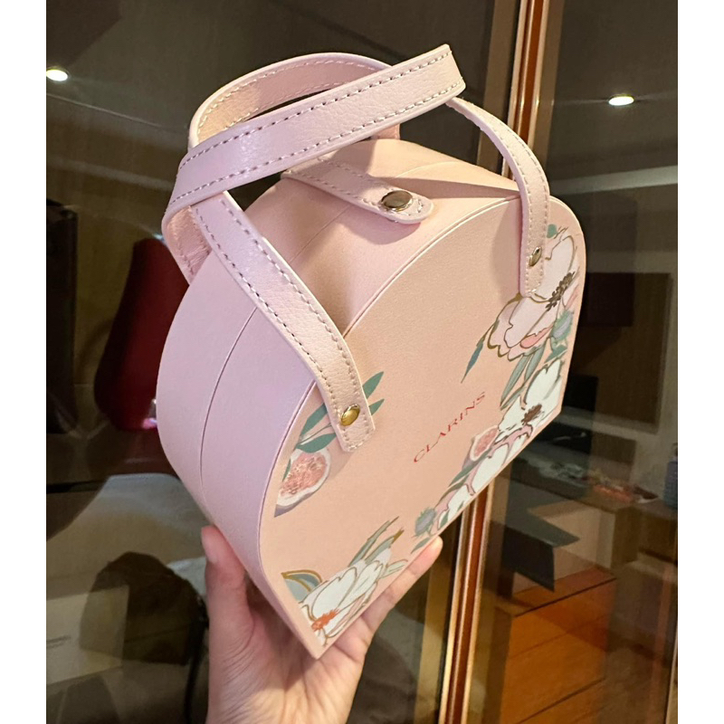 Clarins Peach​ Hand​ Bag สีพีชน่ารักอ่า ถือเป็นคุณนายเบย