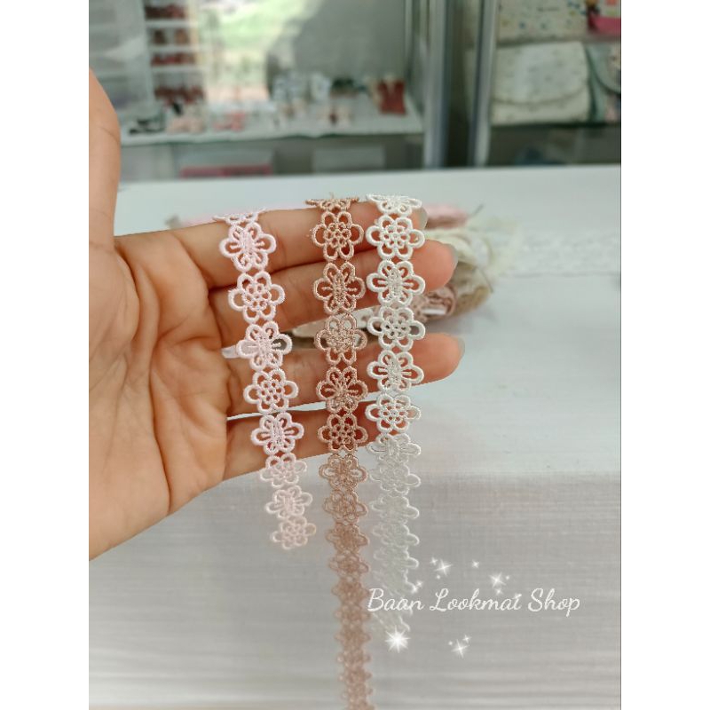 ลูกไม้ลายดอก ลูกไม้ตกแต่ง งานฝีมือทั่วไป ขนาดดอก 1.5 เซนติเมตร