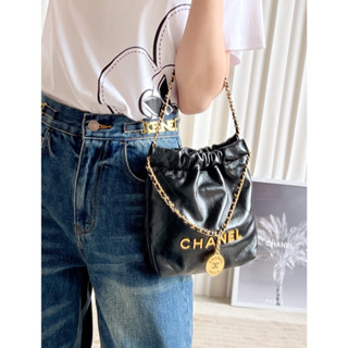chanel 22 mini  สีดำ งานสวย นิ่ม หนังนำเข้า จากอิตาลี ขนาด 20 × 19 × 6 งานเทียบแท้ อุปกรณ์ครบ
