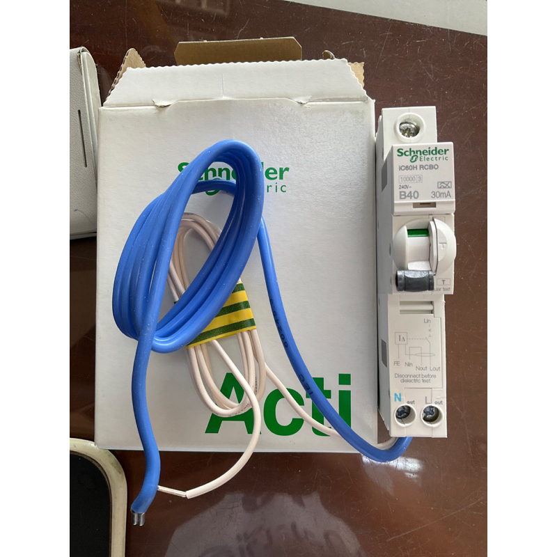 Schneider เซอร์กิตกันดูด rcbo 1p 40a รุ่นเกาะราง 10ma