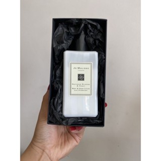 Jomalone Body and hand lotion  250ml กล่องซิล มีหลายกลิ่นเลือกได้ค่ะ