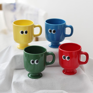 ตาโตโง่และตลก ทำเครื่องหมายถ้วย เท้าสูง ถ้วยกาแฟ