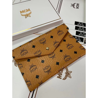 กระเป๋าใส่คลัช MCM GIFT BAG