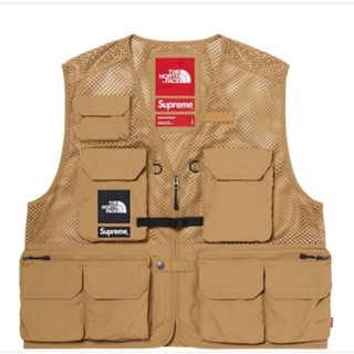 เสื้อกั๊ก Supreme × The North Face Cargo Vest.