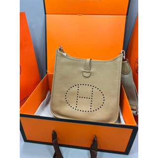 กระเป๋าสะพาย evelyne Size 28 cm