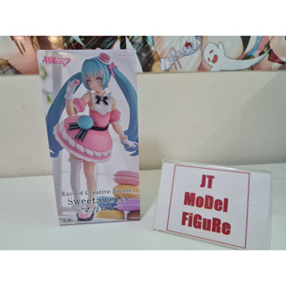 FuRyu มือ 1 ของแท้ Lot.JP Piapro Characters - Hatsune Miku - Exc∞d Creative - Sweet Sweets - Macaron กล่องบุบนิดนึง